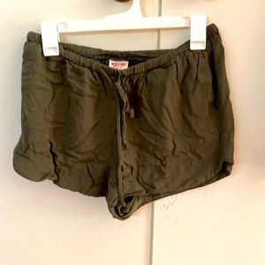Khaki green shorts - sz S